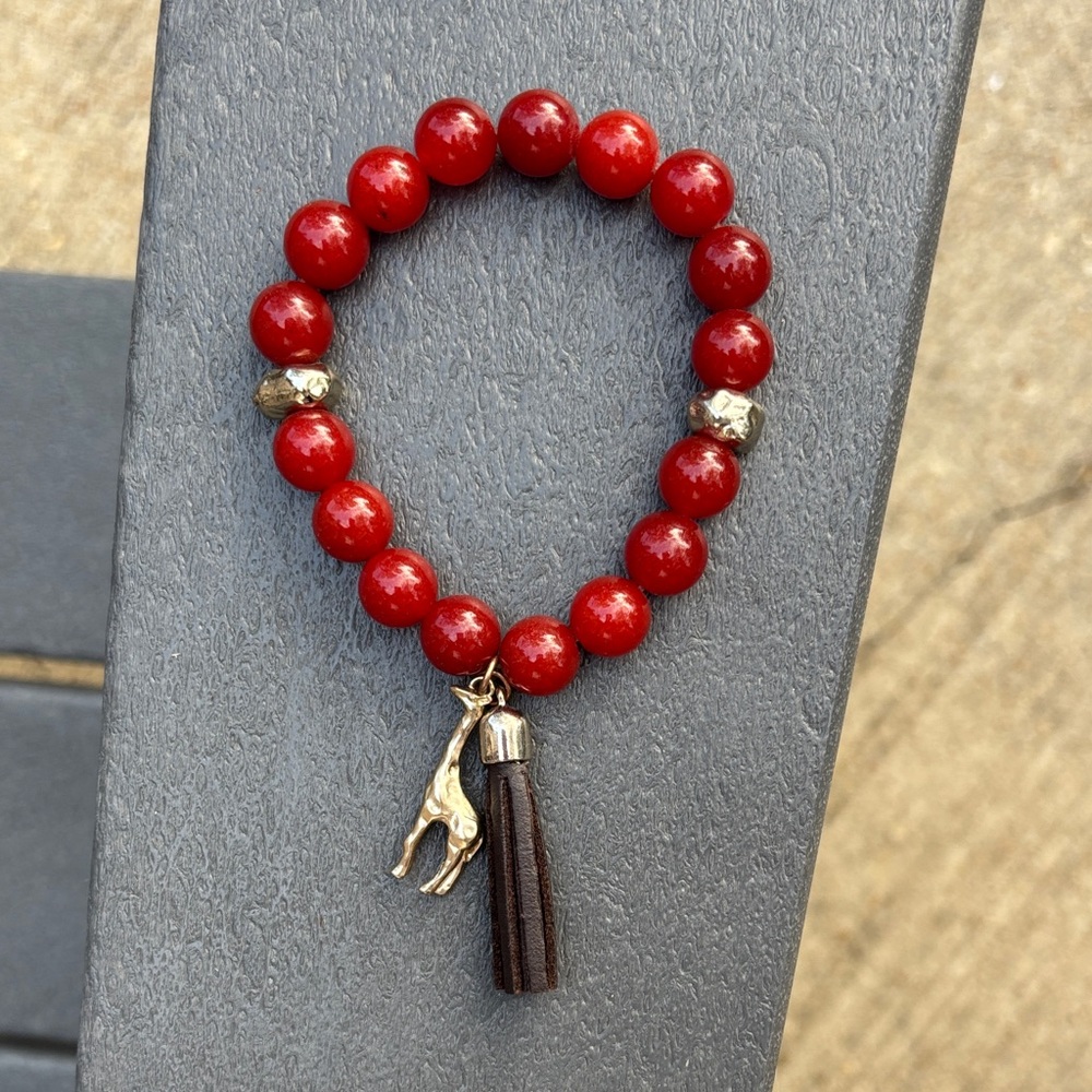 Beaded Bracelet with Gold Giraffe Charm